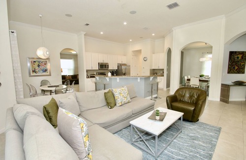 Loughman Villa | FUNTASTIC 1 LEVEL 5/4 POOL HOME- NATURE VIEW-NEAR DISNEY-FREE RESORT