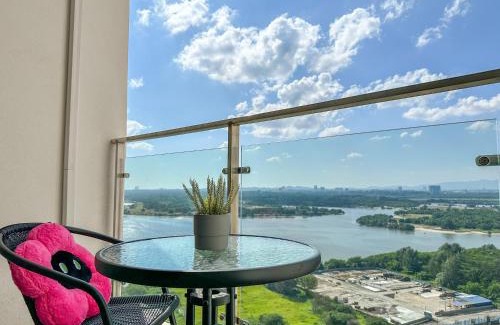 Central District Apartment | FunxVivid Seaview 2BR 2CP near SG CIQ KSL ZooJB Free Netflix WiFI