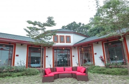 Luong Son Apartment | Furano Garden - King Size Bed room