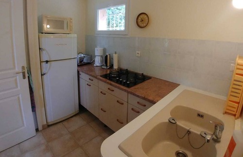 Saint-Vincent-sur-l'Isle Apartment | Furnished studio for rent surrounded by greenery for 1 or 2 people max.
