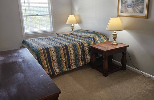 Bangor Apartment | Furnished 1-BDR, 1-Minute Drive to Northern Light Hospital. 90 day minimum stay.