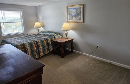 Bangor Apartment | Furnished 1-BDR, 1-Minute Drive to Northern Light Hospital. 90 day minimum stay.