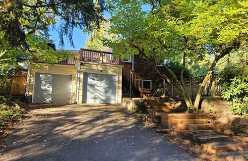 Victory Heights House | Furnished 1BR Apt with Equipped Office /Garage /Washer /Dryer- North Seattlen