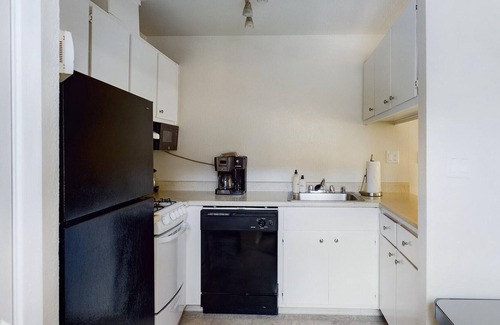 Walnut Creek Apartment | Furnished 1BR in Walnut Creek, Pool + Parking