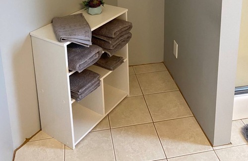 Quincy Apartment | Furnished 2 Bedroom Apartment Centrally Located