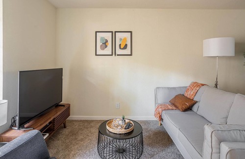 Walnut Creek Apartment | Furnished 2BR in Walnut Creek, Pool + Parking