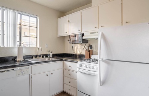 Walnut Creek Apartment | Furnished 2BR in Walnut Creek, Pool + Parking
