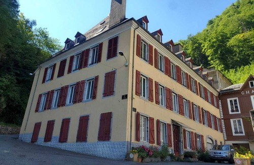 Eaux-Bonnes Apartment | Furnished 6/8-person ground-floor apartment in Eaux-Bonnes, Ossau valley