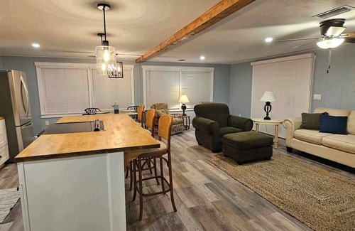 Palmetto House | Furnished and Updated 2 bed 2 baths in Colony Cove, Ellenton, FL