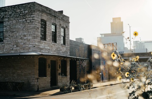 Central East Austin Apartment | Furnished apartment in downtown ATX with on-site coffee shop and bar