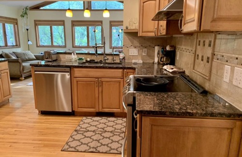 Minnetonka House | Furnished, beautiful 4br, 2.5 bath house