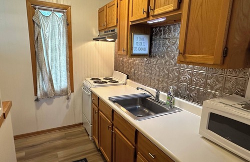 Clear Lake Cottage | Furnished Cottage by the Lake! Great location, short or long-term stays welcome!