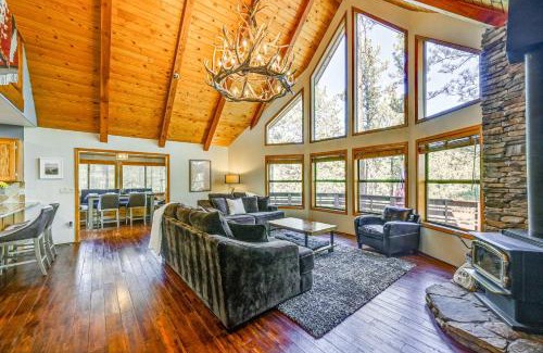 Pine House | Furnished Deck and Forest Views Pine Retreat!