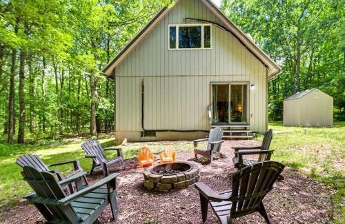 Albrightsville House | Furnished Deck and Fire Pit Poconos Outdoorsy Gem
