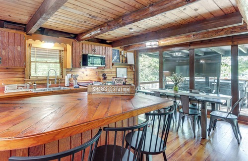 Fairland Cabin | Furnished Deck + Lake Access: Fairland Log Cabin