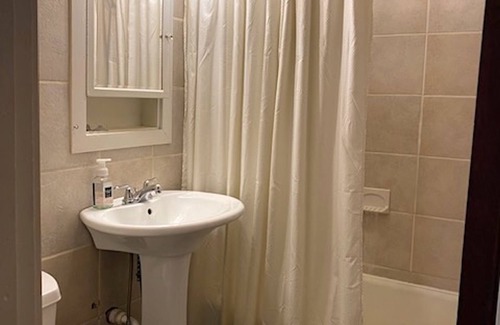 Hannibal Apartment | Furnished efficiency for healthcare workers and executives in historic downtown.