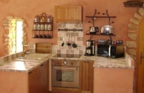 Salon-de-Provence Apartment | Furnished home* in a house with character