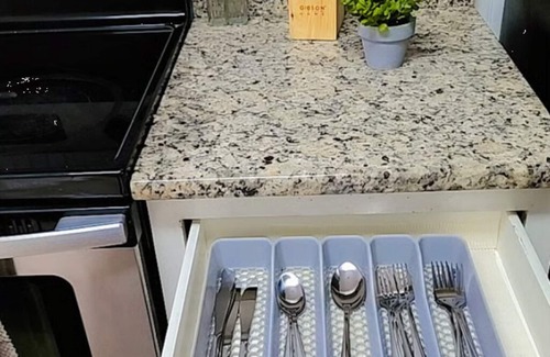 Newnan House | Furnished Private Suites for Traveling Nurses & Professionals, Newnan, GA
