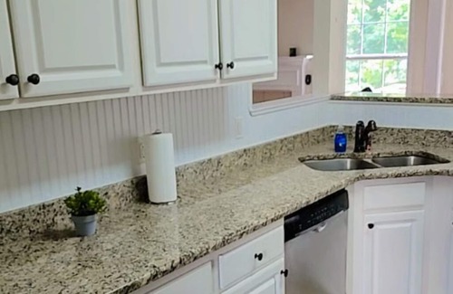 Newnan House | Furnished Private Suites for Traveling Nurses & Professionals, Newnan, GA