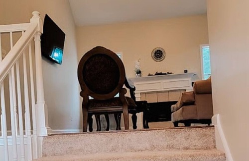 Newnan House | Furnished Private Suites for Traveling Nurses & Professionals, Newnan, GA