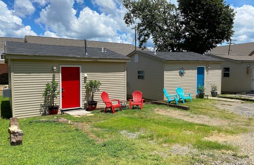 Lakeland House | Furnished Red Studio central location near restaurants, Lake & shopping