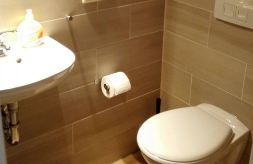 Westerweyhe Apartment | Furnished room 2 beds, small kitchen, own bathroom with shower