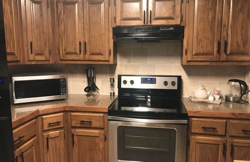 Moodys Apartment | Furnished Short Term Coziness For Travelers