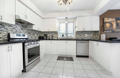 Richmond Hill House | Furnished Sleek 2-Storey House-Ground and 2nd Floors of the House