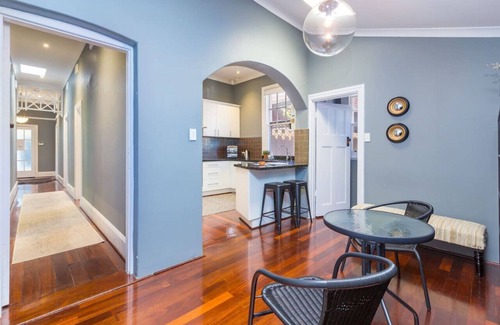 Subiaco House | Fusion of 20th century charm & modern convenience!