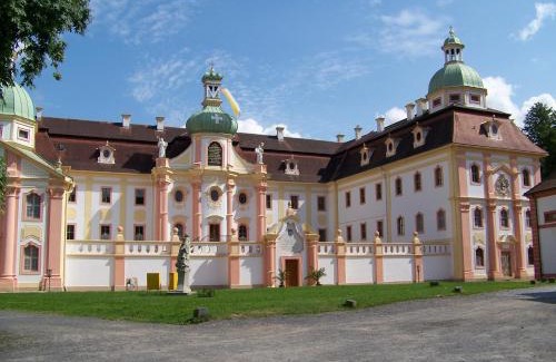 Ostritz Hotel | Gästehäuser St. Marienthal