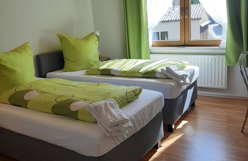 Weilen Unter Den Rinnen House | Gästehaus Pension Waldhorn