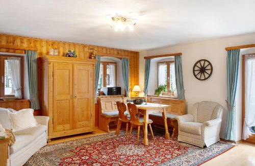 Farchant Apartment | Gästehaus Marianne - Ferienwohnung