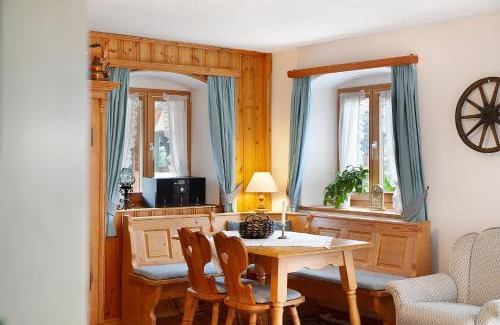 Farchant Apartment | Gästehaus Marianne - Ferienwohnung