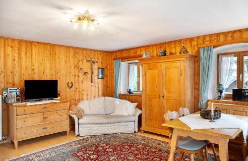 Farchant Apartment | Gästehaus Marianne - Ferienwohnung