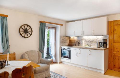 Farchant Apartment | Gästehaus Marianne - Ferienwohnung