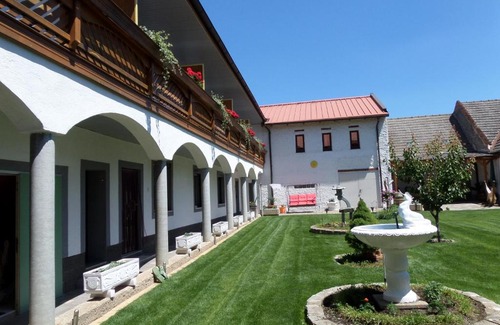 Podersdorf am See House | Gästehaus und Weinbau Zur Wiederkehr Strudler