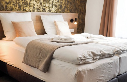 Estenfeld Hotel | Gästezimmer nahe Würzburg - schöne, saubere & preiswerte Zimmer, an der A7