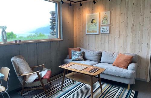 Vindafjord Apartment | Gårdsovernatting med fjell og fjord!