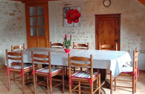 Saint-Juire-Champgillon House | Gîte à Saint-Juire-Champgillon avec piscine privative, sauna, jardin et wifi - FR-1-426-363