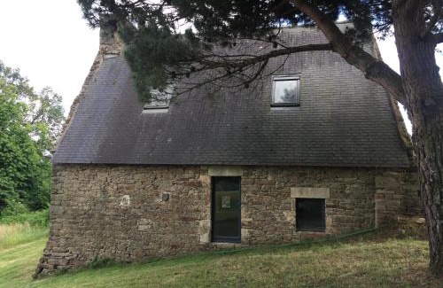 Landevant House | Gîte au Calme 2 à 6 personnes dans un paysage totalement paisible -plages à 22 min- Quite Cottage 2 to 6 persons in total peaceful landscape -beaches at 22 min-