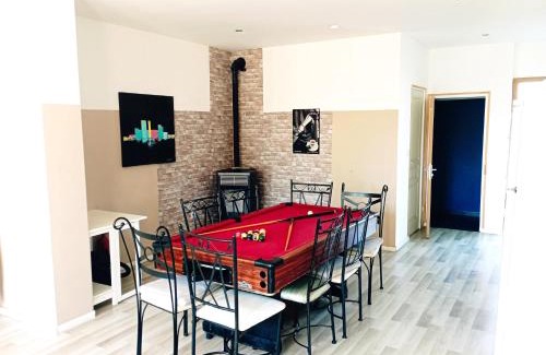 Ecury-sur-Coole Apartment | Gîte au calme de la campagne, jardin, billard, parking