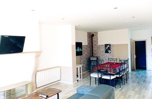 Ecury-sur-Coole Apartment | Gîte au calme de la campagne, jardin, billard, parking