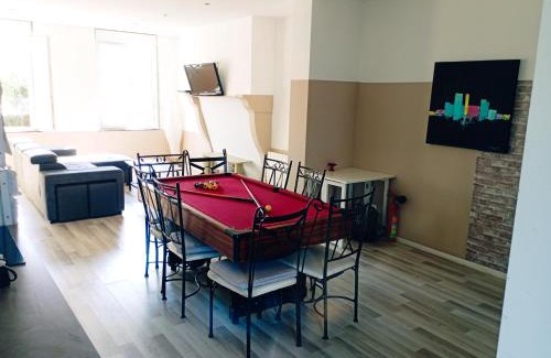 Ecury-sur-Coole Apartment | Gîte au calme de la campagne, jardin, billard, parking