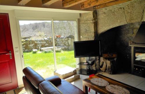 Rieutort-de-Randon House | Gîte au calme pleine nature près d'un ruisseau