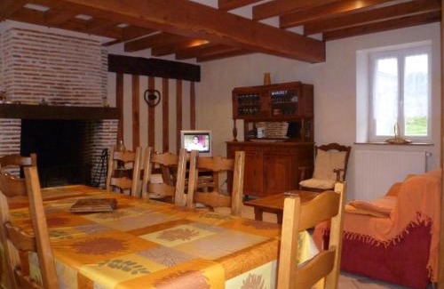 Cour-Cheverny House | Gîte au coeur des Châteaux de la Loire avec jardin clos, cheminée et équipements modernes. - FR-1-491-360