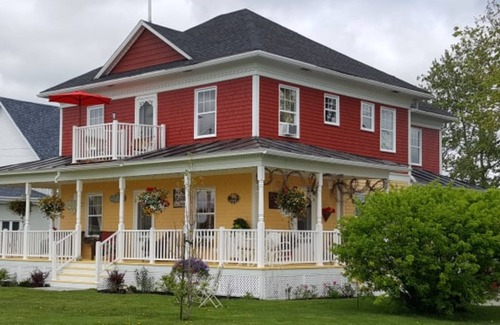 Macamic Bed & Breakfast | Gîte (B&B) in a former village presbytery.