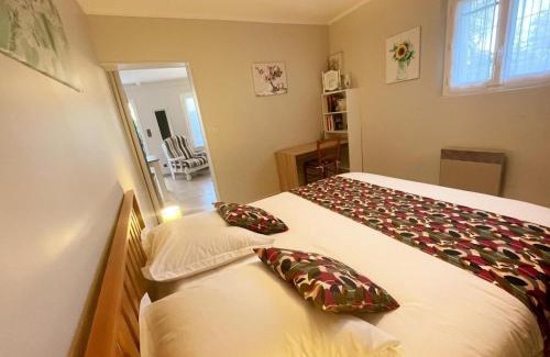 Montbazon House | Gîte charmant à Montbazon avec terrasse, jardin et parking - FR-1-381-599