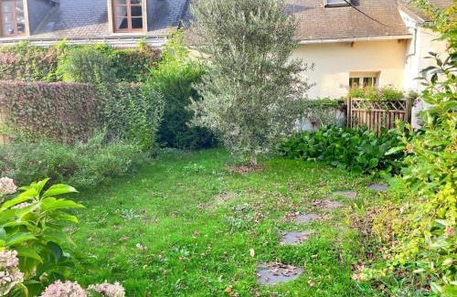 Montbazon House | Gîte charmant à Montbazon avec terrasse, jardin et parking - FR-1-381-599