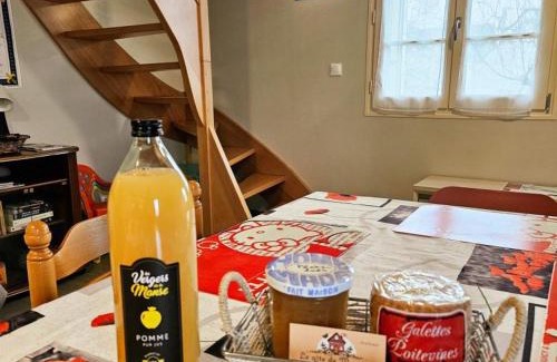 Sazilly House | Gîte charmant à Sazilly avec jardin privatif et WiFi - FR-1-381-608