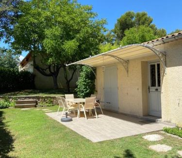 Carpentras House | Gîte Charmant avec Piscine et Terrasse en Provence MDV